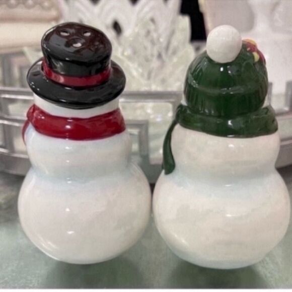 Mr and Mrs Snowmen vintage Salt & Pepper Shakers - Picture 2 of 9